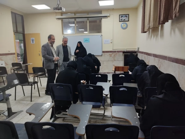 بازدید ریاست دانشگاه از روند برگزاری امتحانات پایان ترم  دانشجو معلمان
 4