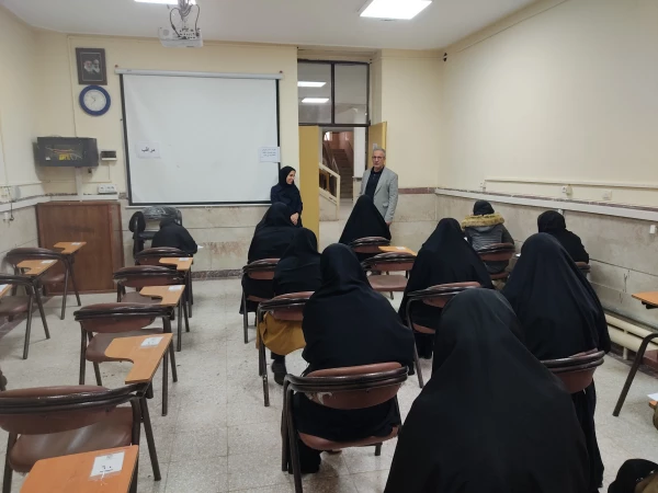 بازدید ریاست دانشگاه از روند برگزاری امتحانات پایان ترم  دانشجو معلمان
 5