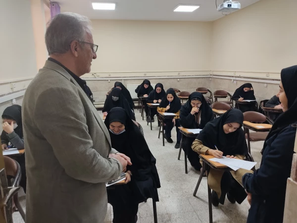 بازدید ریاست دانشگاه از روند برگزاری امتحانات پایان ترم  دانشجو معلمان
 6