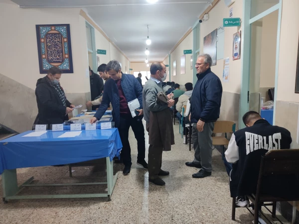 بازدید ریاست دانشگاه از روند برگزاری امتحانات پایان ترم  دانشجو معلمان
 8