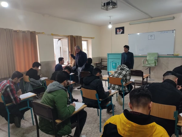 بازدید ریاست دانشگاه از روند برگزاری امتحانات پایان ترم  دانشجو معلمان
 10