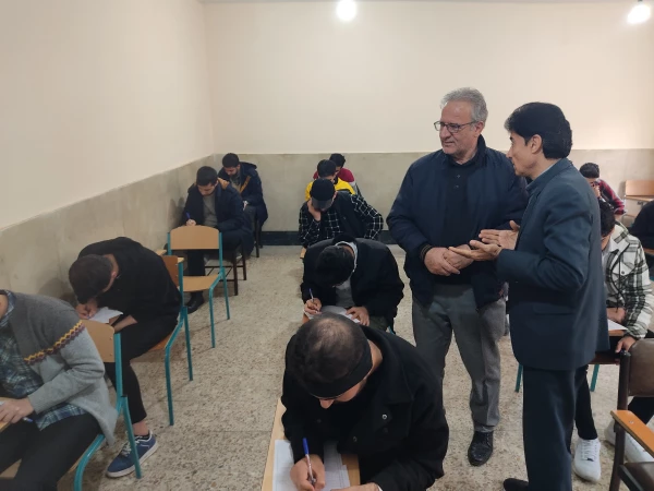 بازدید ریاست دانشگاه از روند برگزاری امتحانات پایان ترم  دانشجو معلمان
 11