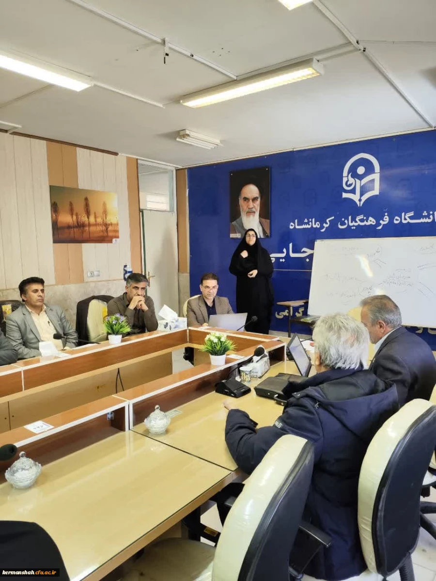 
برگزاری دوره بازآموزی اساتید کارورزی 2 و 4
 3