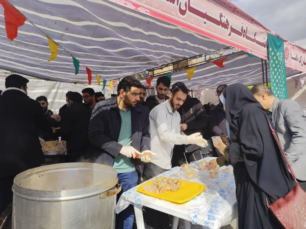 برپایی موکب فرهنگی - پذیرایی در مراسم شادپیمایی جشن بزرگ نیمه شعبان 11