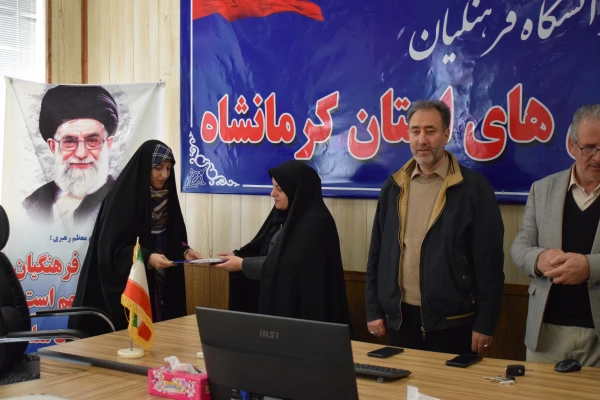 تجلیل از دانشجومعلمان یاوران رسانه دانشگاه فرهنگیان کرمانشاه
 15