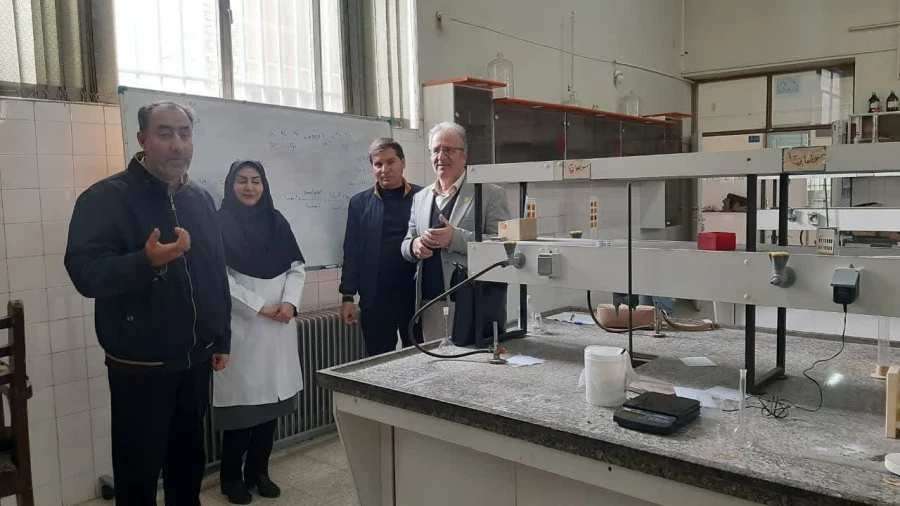 بازدید میدانی ریاست دانشگاه از آزمایشگاه پردیس شهید رجایی 5