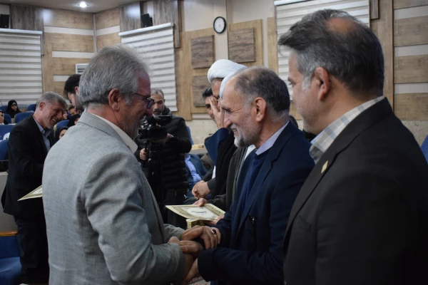 تجلیل از رئیس، معاون و استاد دانشگاه فرهنگیان در مراسم اساتید جهادگر 21
