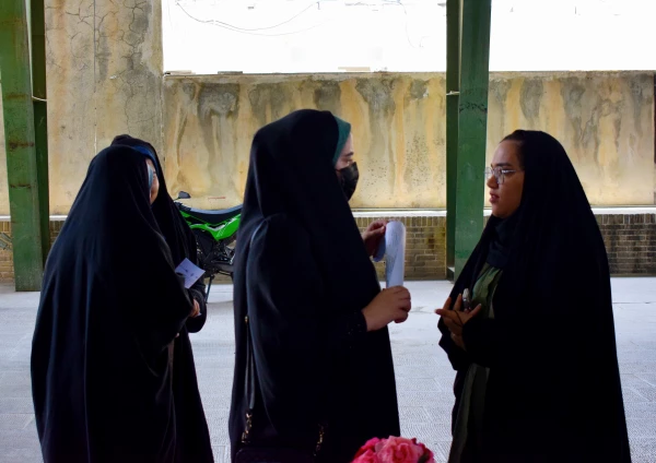 برپایی میز خدمت دانشگاه فرهنگیان کرمانشاه در محل مسجد جامع کرمانشاه 2