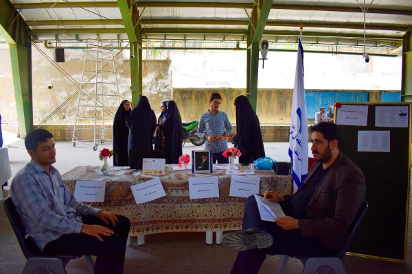 برپایی میز خدمت دانشگاه فرهنگیان کرمانشاه در محل مسجد جامع کرمانشاه 8