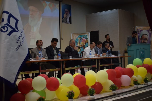 نشست صمیمانه پرسش و پاسخ دانشجویی با حضور ریاست دانشگاه 4