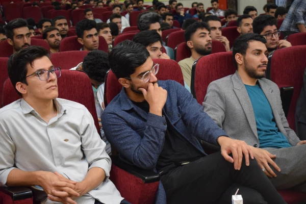 نشست صمیمانه پرسش و پاسخ دانشجویی با حضور ریاست دانشگاه 7