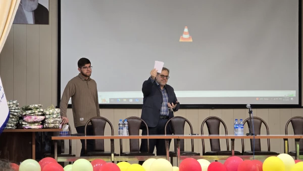 نشست صمیمانه پرسش و پاسخ دانشجویی با حضور ریاست دانشگاه 9