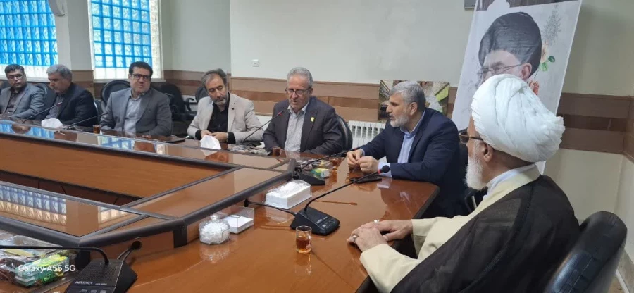 دیدار هیئت رئیسه دانشگاه فرهنگیان و مدیران ادارات آموزش وپرورش استان کرمانشاه با نماینده ولی فقیه و امام جمعه کرمانشاه
 4