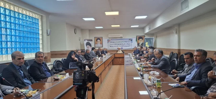 دیدار هیئت رئیسه دانشگاه فرهنگیان و مدیران ادارات آموزش وپرورش استان کرمانشاه با نماینده ولی فقیه و امام جمعه کرمانشاه
 8