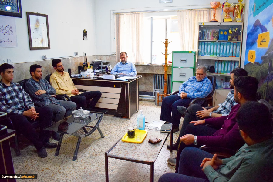  جلسه انتخاب دبیر شورای صنفی-رفاهی پردیس شهید رجایی کرمانشاه 
 13