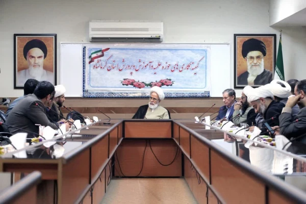 نشست کمیته همکاری های حوزه علمیه، دانشگاه فرهنگیان و آموزش و پرورش استان کرمانشاه با نماینده ولی فقیه در استان و امام جمعه کرمانشاه 2