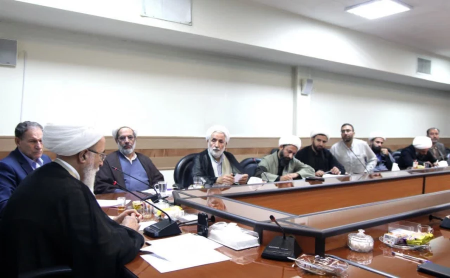 نشست کمیته همکاری های حوزه علمیه، دانشگاه فرهنگیان و آموزش و پرورش استان کرمانشاه با نماینده ولی فقیه در استان و امام جمعه کرمانشاه 2