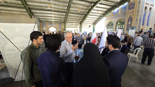 برپایی میز خدمت دانشگاه فرهنگیان کرمانشاه در محل مسجد جامع کرمانشاه 6