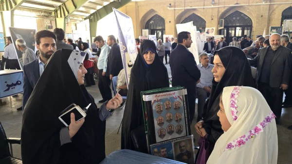 برپایی میز خدمت دانشگاه فرهنگیان کرمانشاه در محل مسجد جامع کرمانشاه 8