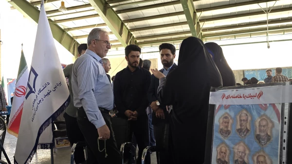 برپایی میز خدمت دانشگاه فرهنگیان کرمانشاه در محل مسجد جامع کرمانشاه 10