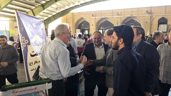 برپایی میز خدمت دانشگاه فرهنگیان کرمانشاه در محل مسجد جامع کرمانشاه 12