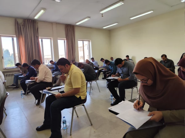 بازدید ریاست دانشگاه از روند برگزاری آزمون ارزشیابی جامع صلاحیت های حرفه ای (اصلح) 5