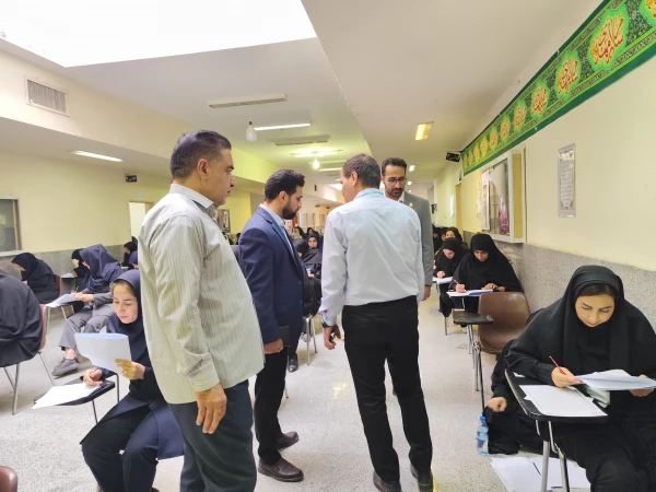 بازدید ریاست دانشگاه از روند برگزاری آزمون ارزشیابی جامع صلاحیت های حرفه ای (اصلح) 10