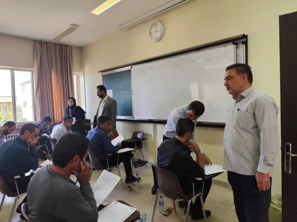 بازدید ریاست دانشگاه از روند برگزاری آزمون ارزشیابی جامع صلاحیت های حرفه ای (اصلح) 12