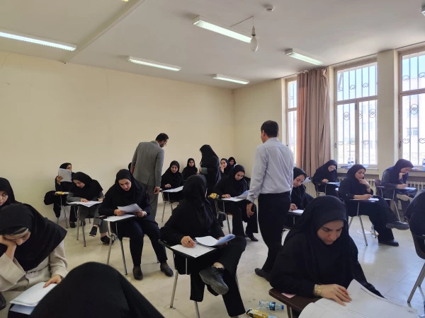 بازدید ریاست دانشگاه از روند برگزاری آزمون ارزشیابی جامع صلاحیت های حرفه ای (اصلح) 16