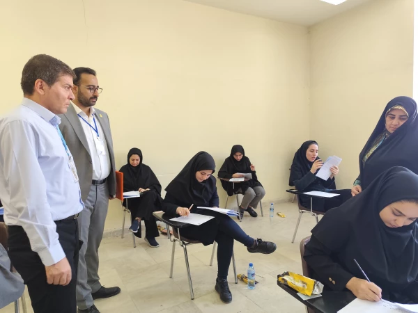 بازدید ریاست دانشگاه از روند برگزاری آزمون ارزشیابی جامع صلاحیت های حرفه ای (اصلح) 17