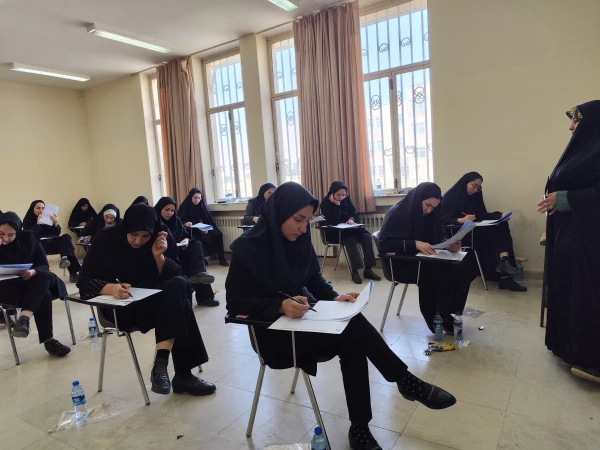 بازدید ریاست دانشگاه از روند برگزاری آزمون ارزشیابی جامع صلاحیت های حرفه ای (اصلح) 18