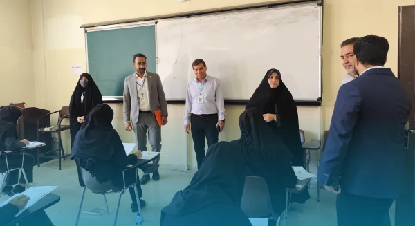 بازدید ریاست پردیس شهید صدوقی از روند برگزاری آزمون ارزشیابی جامع صلاحیت های حرفه ای (اصلح) 2