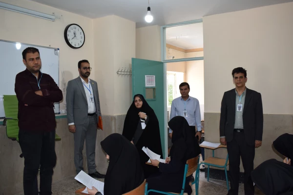 بازدید ریاست پردیس شهید صدوقی از روند برگزاری آزمون ارزشیابی جامع صلاحیت های حرفه ای (اصلح) 3