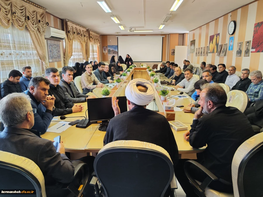 برگزاری نشست هم اندیشی اساتید با موضوع روایت جنگ تحمیلی جدید؛ گفتمان دفاع مقدس جدید 2