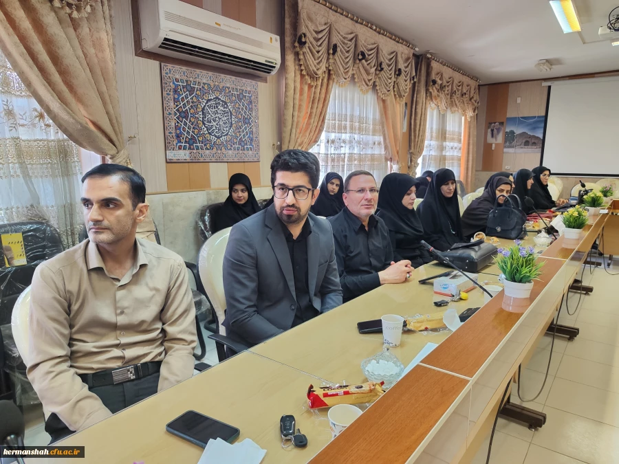 برگزاری نشست هم اندیشی اساتید با موضوع روایت جنگ تحمیلی جدید؛ گفتمان دفاع مقدس جدید 8