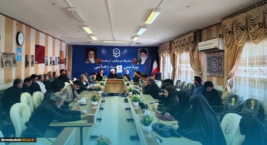 برگزاری نشست هم اندیشی اساتید با موضوع روایت جنگ تحمیلی جدید؛ گفتمان دفاع مقدس جدید 9