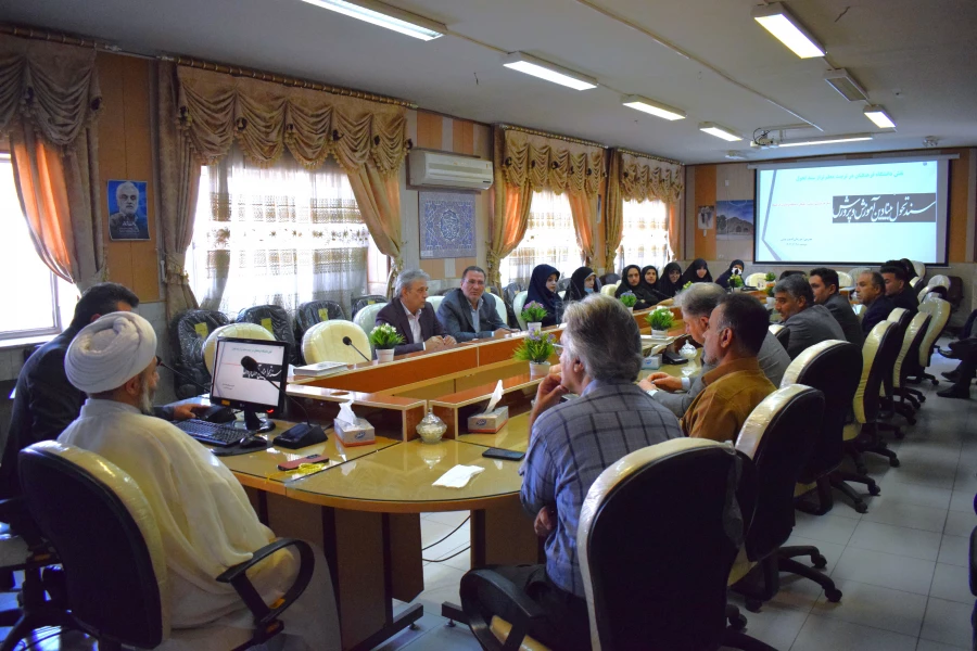 برگزاری نشست هم اندیشی اساتید با موضوع تبیین نقش دانشگاه  فرهنگیان در تربیت معلم تراز سند تحول 2