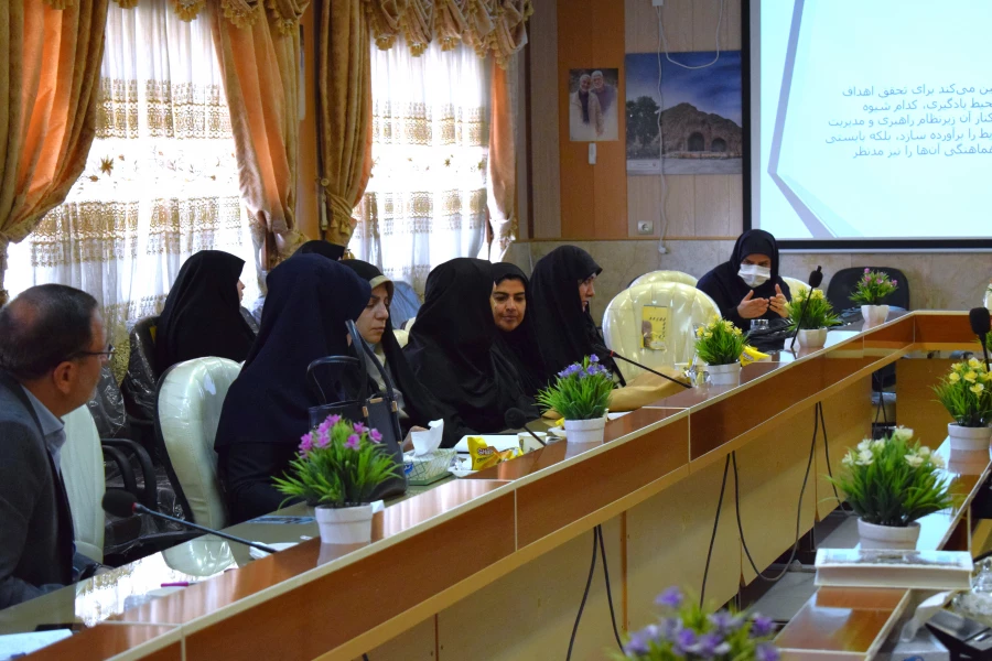 برگزاری نشست هم اندیشی اساتید با موضوع تبیین نقش دانشگاه  فرهنگیان در تربیت معلم تراز سند تحول 5