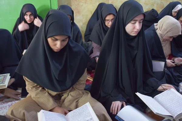 برگزاری محفل انس با قرآن کریم در جوار امامزاده ابراهیم(ع) طاقبستان 2