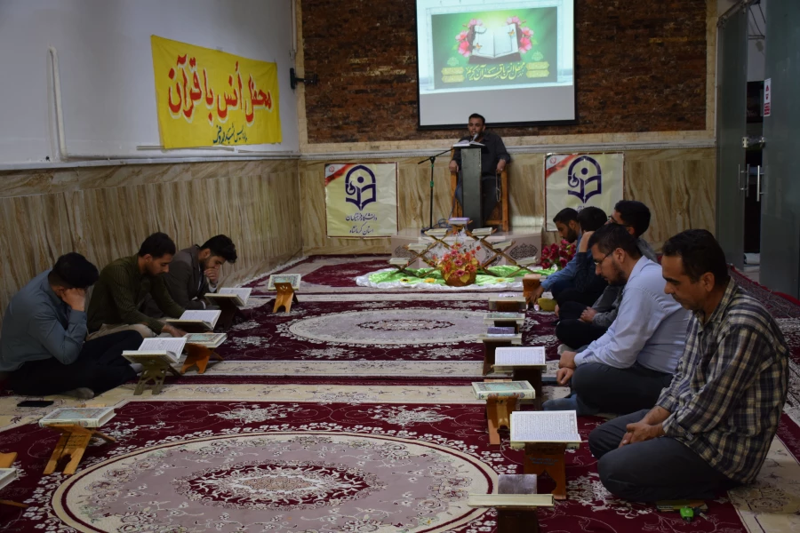 برگزاری محفل انس با قرآن کریم در جوار امامزاده ابراهیم(ع) طاقبستان 2
