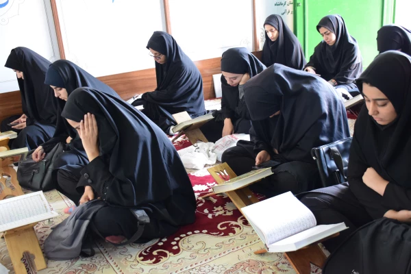 برگزاری محفل انس با قرآن کریم در جوار امامزاده ابراهیم(ع) طاقبستان 4