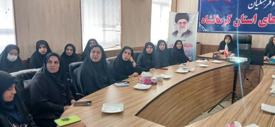 جلسه بررسی وضعیت عملکرد کارکنان دانشگاه در سامانه اتوماسیون اداری 5