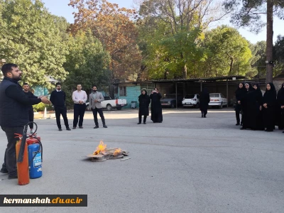 برگزاری کارگاه آموزشی آتش نشانی ویژه دانشجویان پردیس شهید صدوقی