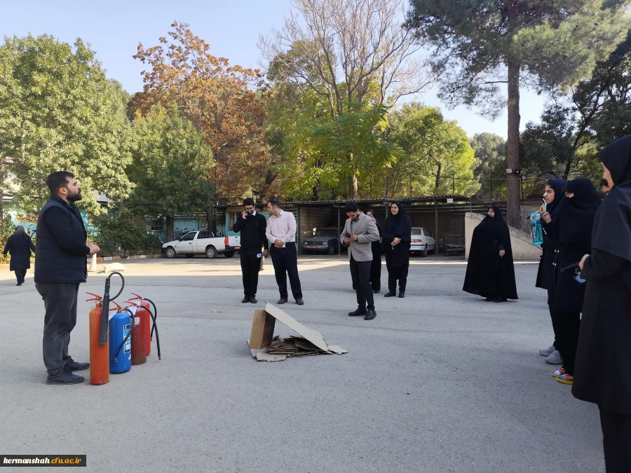 برگزاری کارگاه آموزشی آتش نشانی ویژه دانشجویان پردیس شهید صدوقی 4