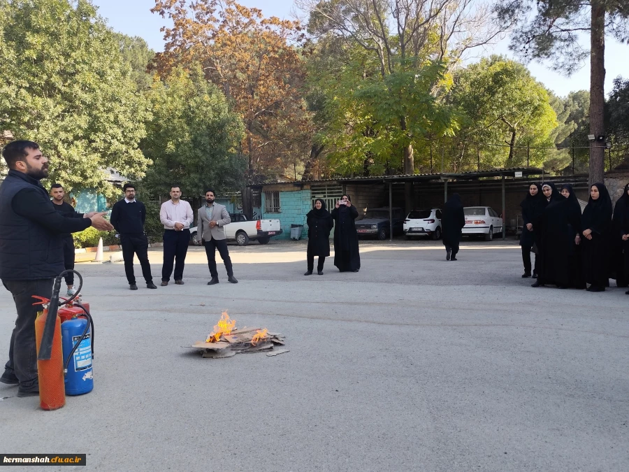 برگزاری کارگاه آموزشی آتش نشانی ویژه دانشجویان پردیس شهید صدوقی 6