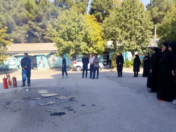 برگزاری کارگاه آموزشی آتش نشانی ویژه دانشجویان پردیس شهید صدوقی 7