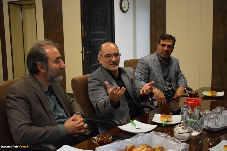 تمدید فراخوان و اعلام زمان برگزاری نخستین کنگره سراسری شعر کردی «غدیر، هیژا» در دانشگاه فرهنگیان کرمانشاه 5