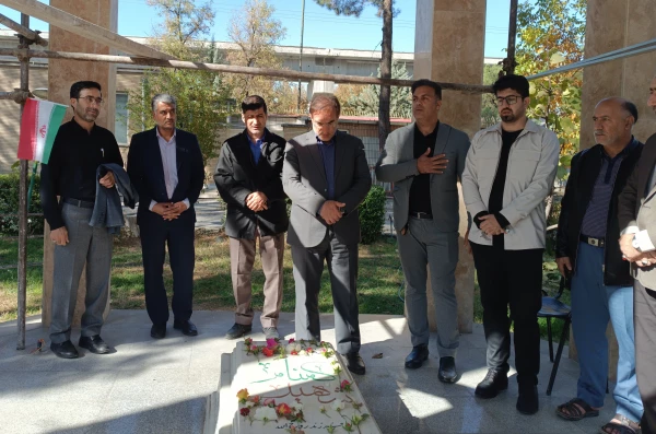 برگزاری مراسم غبار روبی مزار شهید گمنام دانشگاه به مناسبت هفته بسیج 4