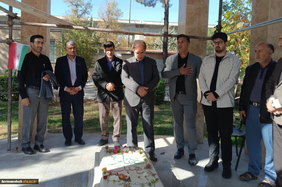 برگزاری مراسم غبار روبی مزار شهید گمنام دانشگاه به مناسبت هفته بسیج 4