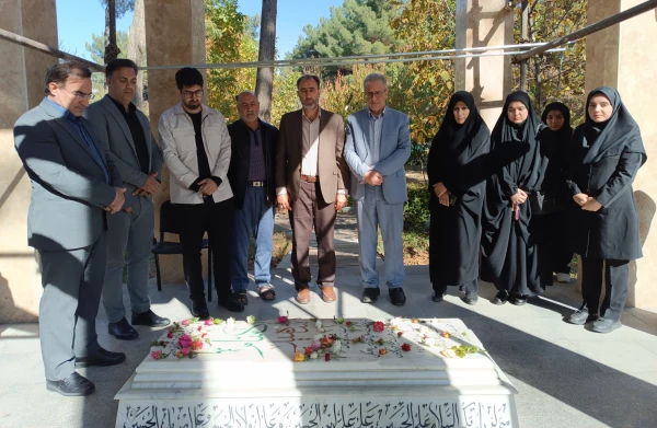 برگزاری مراسم غبار روبی مزار شهید گمنام دانشگاه به مناسبت هفته بسیج 5